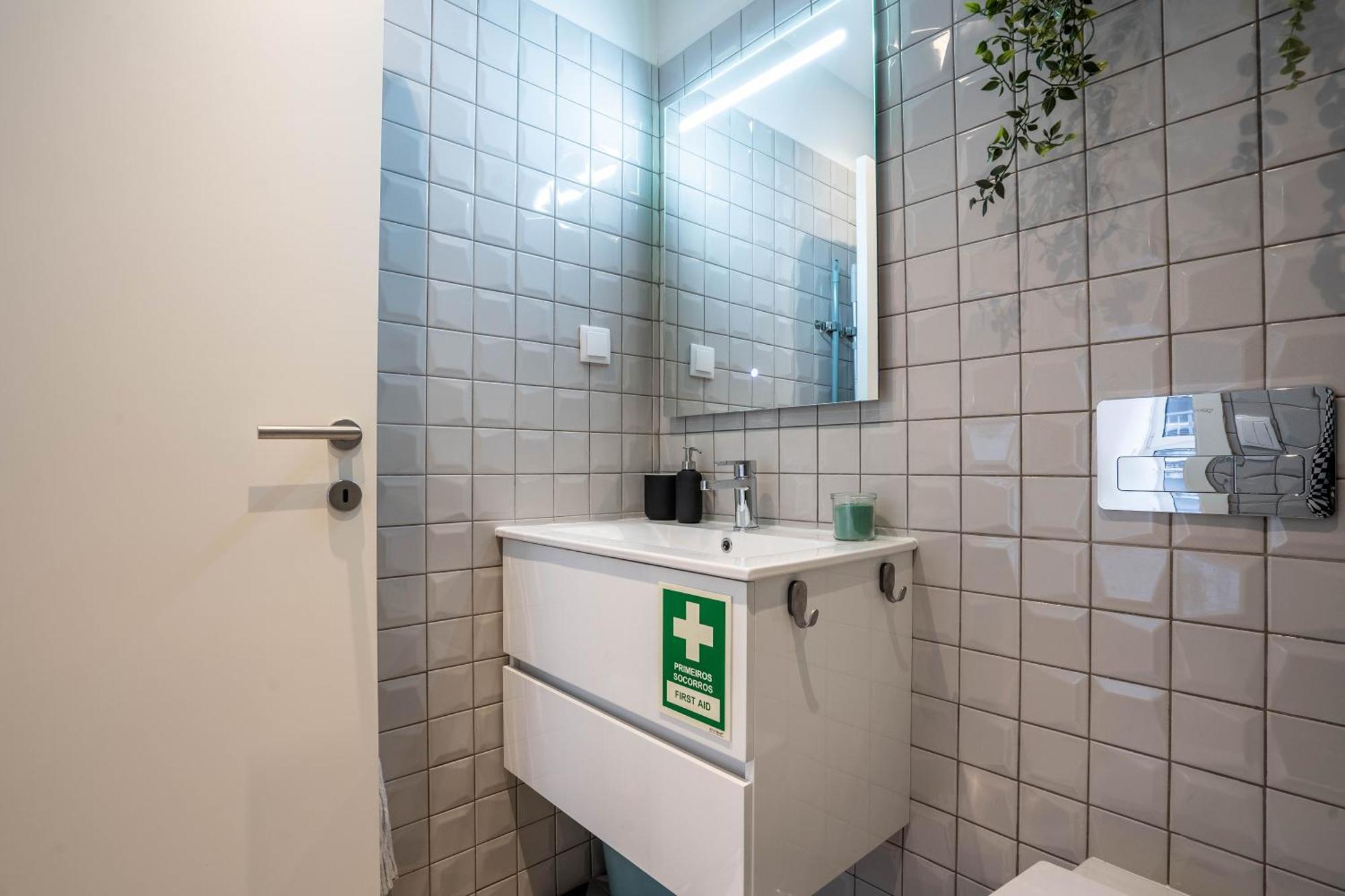 Trindade Bliss: 1Br W/ Free Parking By Lovelystay Porto Exterior foto